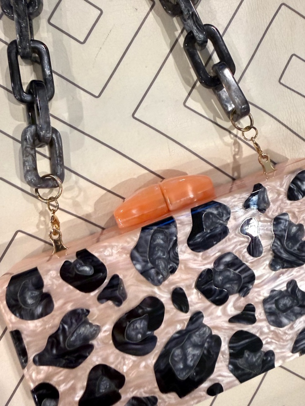 Tuckernuck Pink Leopard Acrylic Purse and Chain Acrylic Strap - Picture 12 of 12